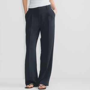 Aritzia Effortless Pants in Black - Size 4